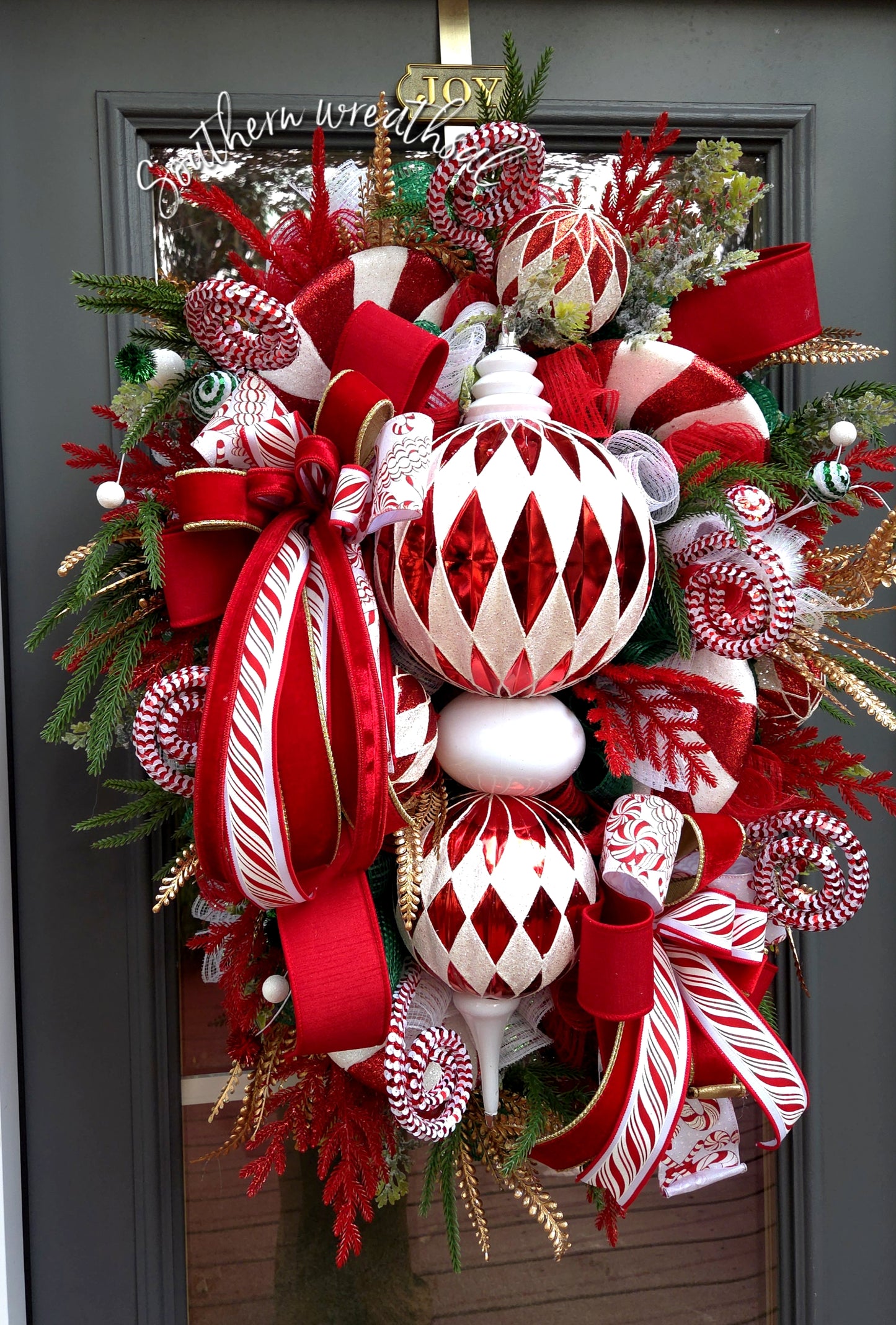 Deluxe Red & White Chrismas Finial Door Wreath